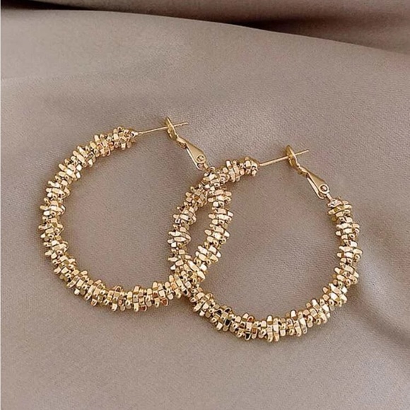 NWT 18k Gold Plated Textured Gold Hoop Earrings - Picture 3 of 7